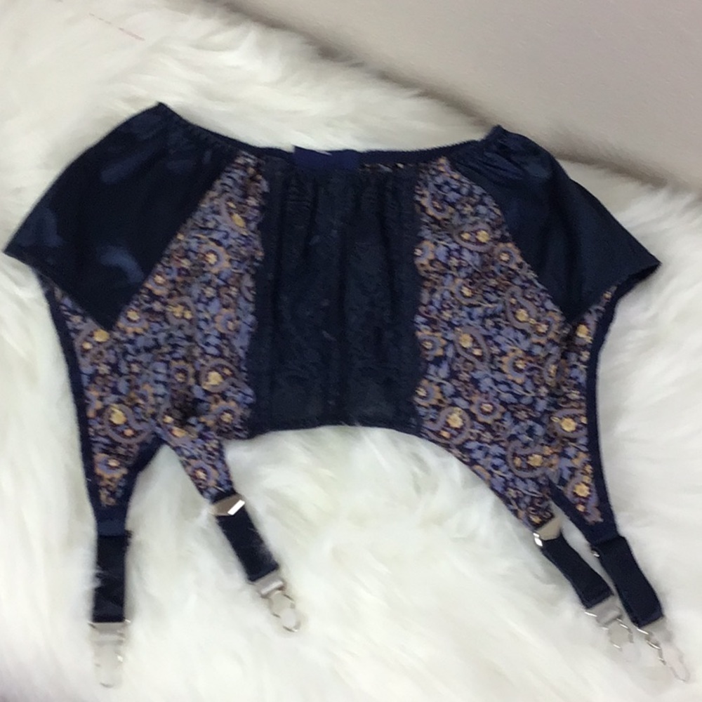 Natori Women’s Size Small Garter Belt Blue floral & Lace Special Occasion - Picture 2 of 8